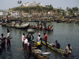 Fishermen Bringing Catch Ashore, Elmina, Ghana, West Africa, Africa