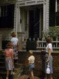 Buy Tourists Approach the Front Door of Abraham Lincoln's Home at AllPosters.com