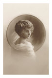 Girl with Marcelled Hair in Cameo