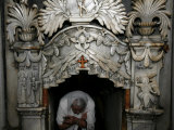 Tomb of Jesus at Church of the Holy Sepulchre, Old City, Jerusalem, Israel, Middle East