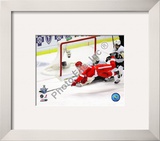 Valtteri Filppula scores a diving third period goal during Game 2 of the 2008 NHL Stanley Cup Final