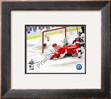 Valtteri Filppula scores a diving third period goal during Game 2 of the 2008 NHL Stanley Cup Final