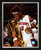 Ben Wallace Kissing 2004 NBA Championship Trophy  &copy;Photofile