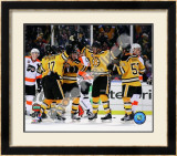 Johnny Boychuk, Mark Recchi, David Krejci,Patrice Bergeron, & Derek Morris Celebrate Recchi