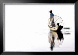 Buy Pecheur Intha sur le Lac Inle, Myanmar at AllPosters.com