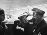 Veronica Lake Talking to Three Cadets