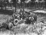 Buy Soldiers Operating 155 mm Gun at AllPosters.com