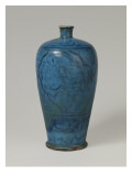 Vase Painted with Black Glaze over White Character