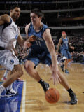 Minnesota Timberwolves v Dallas Mavericks: Darko Milicic and Tyson Chandler