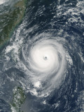 October 1, 2005, Typhoon Longwang Approaching Taiwan