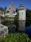 Moated Scotney Castle