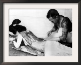 An Unidentified Japanese Tattoo Artist Works on a Woman