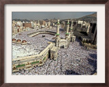Hundreds of Thousands of Pilgrims Perform Friday Prayers at the Great Mosque in Mecca, Saudi Arabia