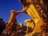 Metate Arch in Devils Garden in the Grand Staircase Escalante National Monument, Utah, USA