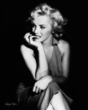 Marilyn Monroe - Sitting