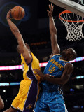New Orleans Hornets v Los Angeles Lakers - Game Five, Los Angeles, CA - April 26: Kobe Bryant and E