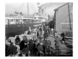 Passengers Loading Onto W.H. Alexander, 1923