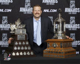 Tim Thomas with the Vezina & Conn Smythe Trophies