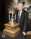 Tim Thomas with the Vezina Trophy