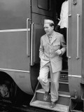 Actor Burgess Meredith, Exiting the Train