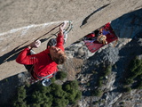Without a Rope, a Climber Scales a Route on El Capitan