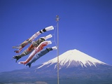 Japan: Mount Fuji and windsocks Fotografie-Druck