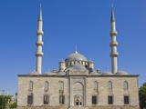 People in Front of the Yeni Cami (New Mosque), Eminonu, Istanbul, Turkey, Europe