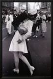 Kissing on VJ Day