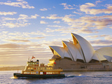 Australia, New South Wales, Sydney, Sydney Opera House, Boat Infront of Opera House