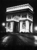 Arc de Triomphe de l'Étoile at night, 1928