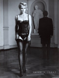 Buy Danielle im schwarzen Dessus at AllPosters.com