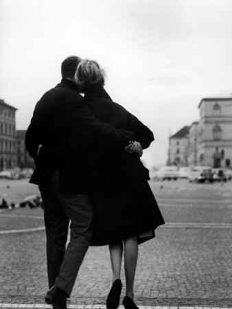 Romantic Couple Strolling on the Odeonsplatz Premium Photographic Print