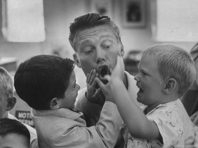 ... Chuck Connors, TV Star of The Rifleman,. Social Networks S5NTD00Z ... Chuck Connors, TV Star of The Rifleman,. Social Networks