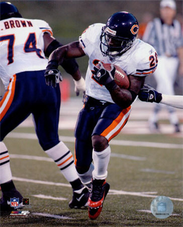 Thomas Jones '05 / '06 - Running Action Photograph Thomas Jones '05 / '06 - Running Action Photograph