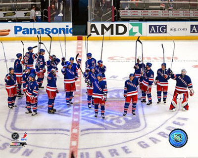 2005 - 2006 Rangers Salute Fans Photograph 2005 - 2006 Rangers Salute Fans Photograph