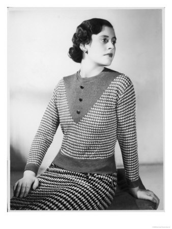 Jumper with "V" Yoke Giclee Print Jumper with "V" Yoke Giclee Print