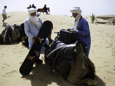 Packing up a Camel, Morocco Premium Poster Packing up a Camel, Morocco Premium Poster