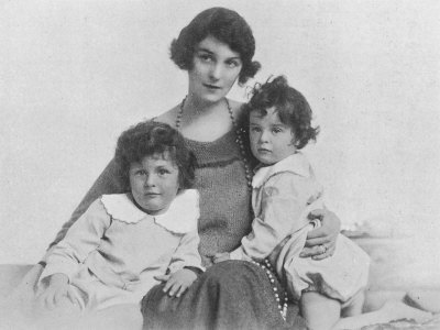 Freda Dudley Ward with Her Children, 1918 Photographic Print