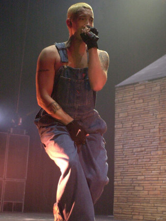 eminem-rap-star-in-concert-at-the-london-arena-february-2001.jpg