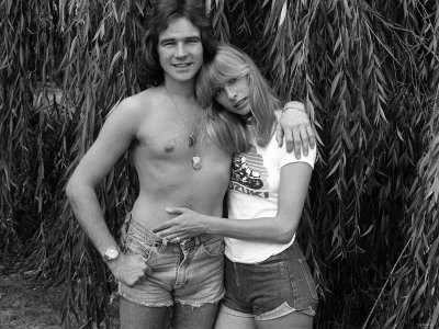 motorcycle-champion-barry-sheene-at-home-with-girlfriend-stephanie-mclean-in-garden-by-willow-tree.jpg
