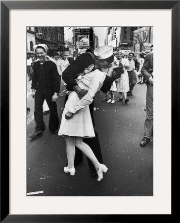 famous times square kiss. times square kiss Depicted