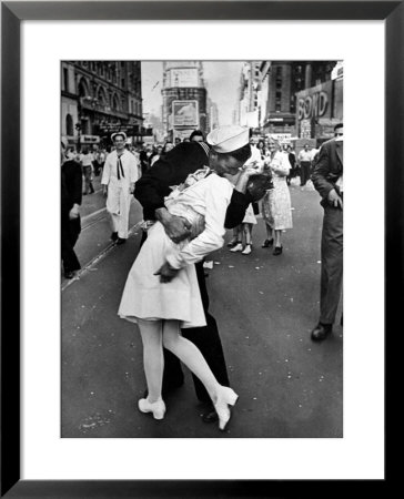 times square kissing photo. Kiss in Times Square