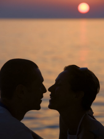 couple kissing sunset. couple kissing silhouette.