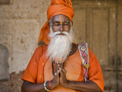 india-praying-man.jpg