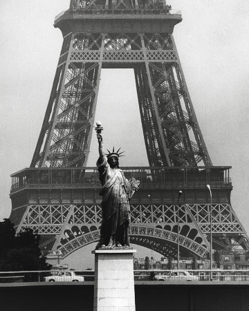 La Tour Eiffel En Liberté, 1969 Print La Tour Eiffel En Liberté, 1969 Print