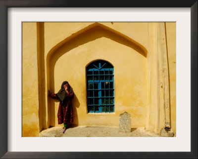 afghanistan kabul girls. Beggar Girl Waits for Pilgrims