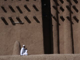 Man Sitting at Base of Mud-Brick Wall of the Grand Mosque  Djenne  Mopti  Mali