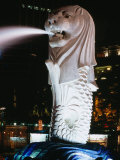 Merlion Fountain at Night  Singapore