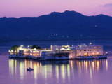 Lake Palace Hotel on Lake Pichola  Udaipur  Rajasthan  India