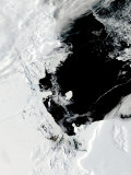 January 29  2007  B-15J Iceberg in the Ross Sea  Antarctica (Before Breakup)